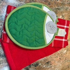 Green and Red Kitchen Towels and Pot Holders Set